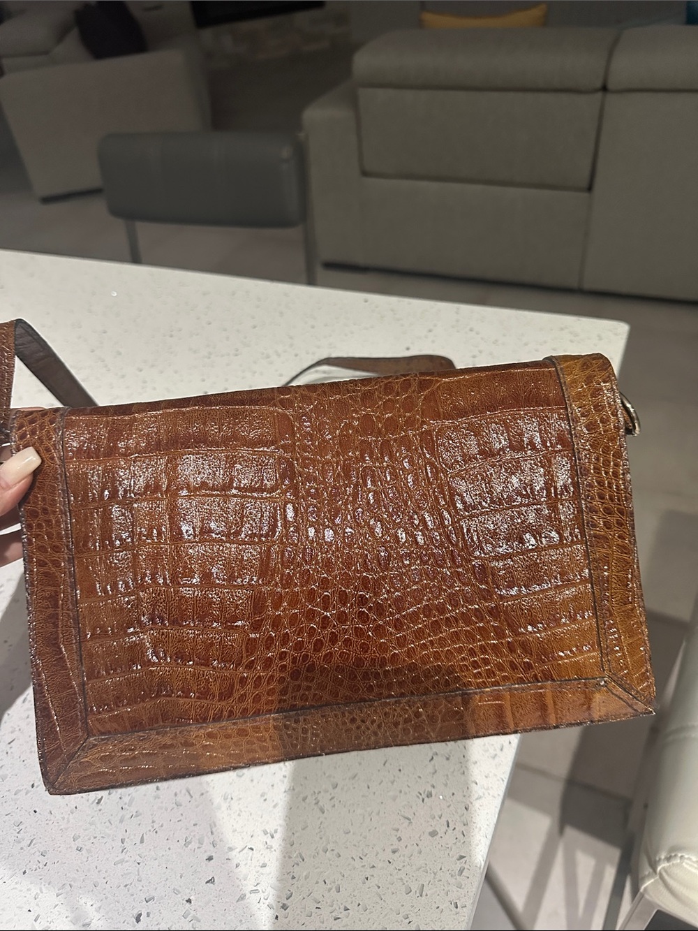Brown Croc-Texture Leather Crossbody Bag with Gold Hardware - Picture 4 of 5